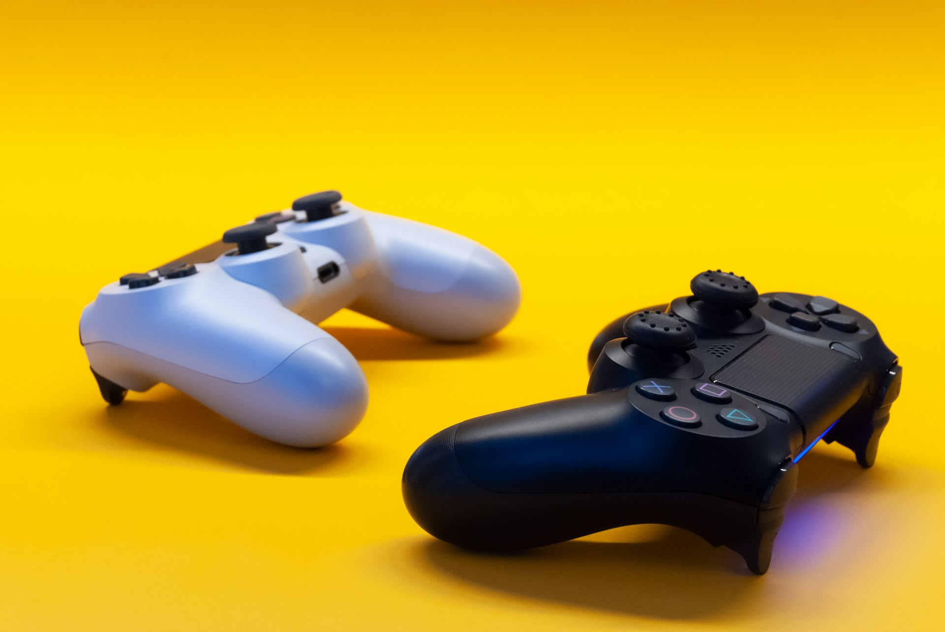 iTunes – Google Play – PSN